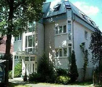 Hotel Azur Берлин